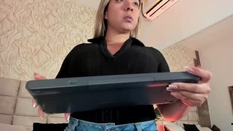 Gaia Stone online show from July 28, 6:20 pm
