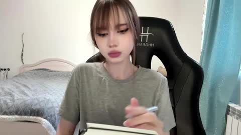 Bella online show from May 15, 2:42 pm
