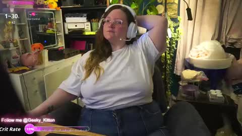 Snapshot of geeky_kitten chatting on October 6, 10:54 am Geeky Kitten Leina - online show from October 6, 10:54 am