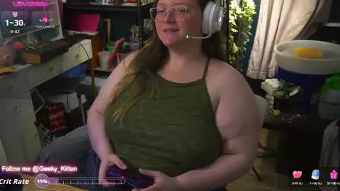 Snapshot of geeky_kitten chatting on September 23, 5:27 am Geeky Kitten Leina - online show from September 23, 5:27 am