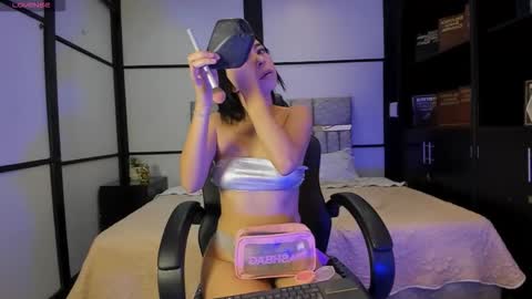 gemmabrown_ online show from February 4, 1:58 pm