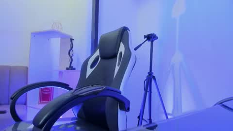 gemmabrown_ online show from February 24, 12:26 pm