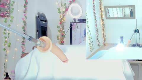 Snapshot of genesis__love_ chatting on October 14, 9:23 am Genesis online show from October 14, 9:23 am