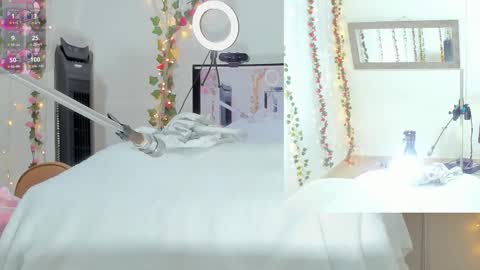 Snapshot of genesis__love_ chatting on October 2, 9:25 am Genesis online show from October 2, 9:25 am