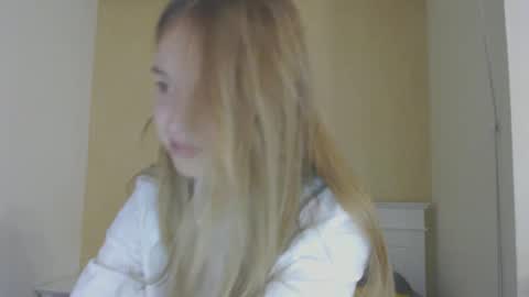 Snapshot of gentle_grace chatting on December 2, 12:06 pm gentle_grace online show from December 2, 12:06 pm