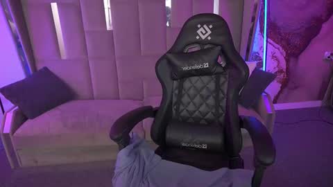 gentleadellee online show from November 23, 2:30 pm