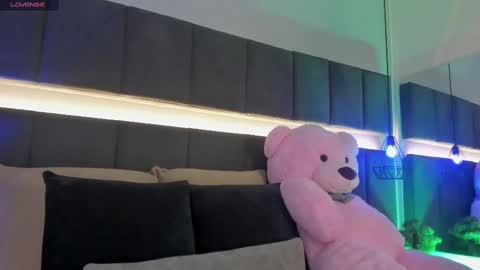 Snapshot of georginna_sins chatting on February 20, 10:37 pm Kendal online show from February 20, 10:37 pm