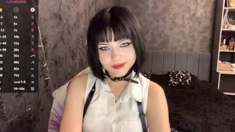 EmelyWoodes online show from July 30, 9:32 am