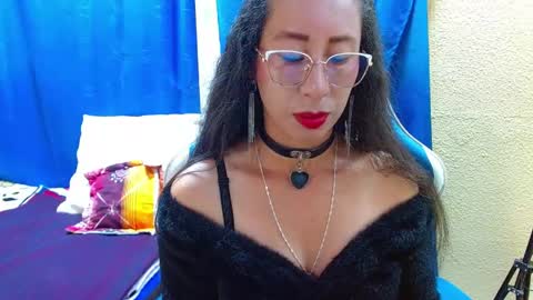 Gia  online show from June 6, 10:27 pm