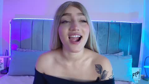 Snapshot of giaa_ross chatting on December 2, 11:55 am Gia online show from December 2, 11:55 am