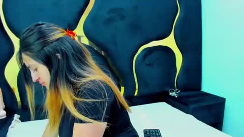 GiaRoussel online show from February 4, 1:48 pm