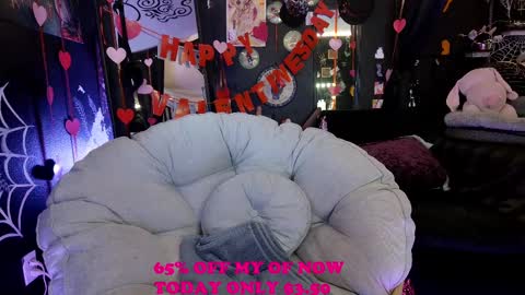 Snapshot of gigglemethis22 chatting on February 14, 8:26 pm Giggles online show from February 14, 8:26 pm