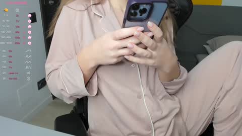 Snapshot of gigihadd chatting on December 26, 5:40 pm gigihadd online show from December 26, 5:40 pm