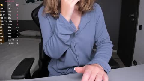 gigihadd online show from June 1, 11:34 am