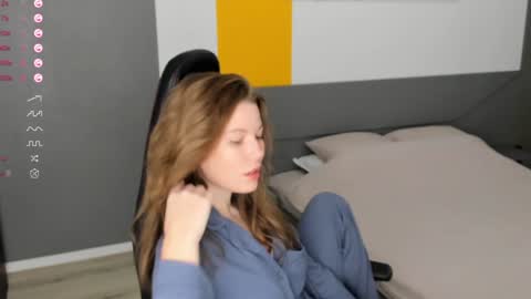 Snapshot of gigihadd chatting on December 13, 1:33 pm gigihadd online show from December 13, 1:33 pm