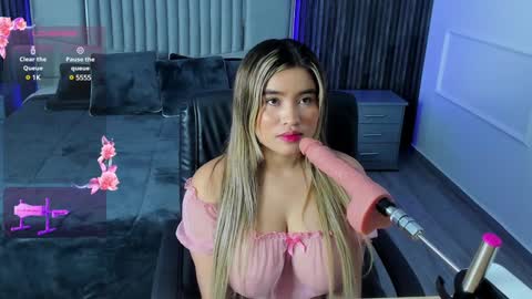 Snapshot of gigiidoll chatting on January 27, 12:05 pm Gigi Doll online show from January 27, 12:05 pm