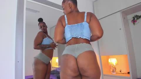 Gigi  online show from October 11, 8:55 pm