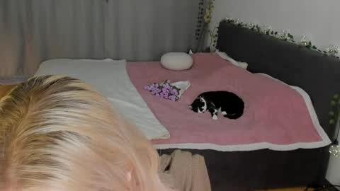 Gin online show from May 2, 6:39 am