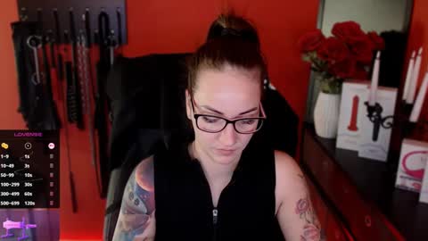 Snapshot of gina_hotlick chatting on March 7, 10:45 am gina_hotlick online show from March 7, 10:45 am