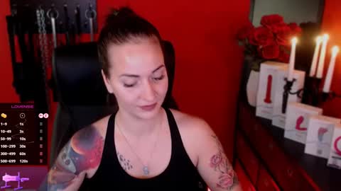 Snapshot of gina_hotlick chatting on February 5, 5:10 pm gina_hotlick online show from February 5, 5:10 pm