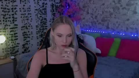 Gina online show from July 9, 2:25 am