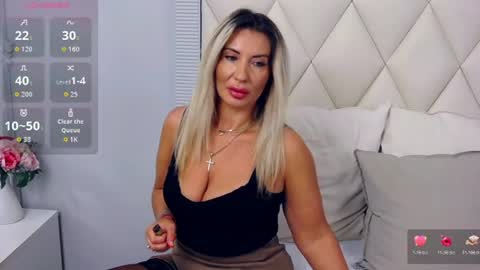 Gina online show from July 4, 6:26 pm