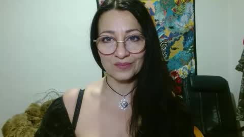 GinaONeon online show from April 1, 11:11 am