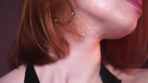 Snapshot of ginger_hugs chatting on February 12, 10:26 pm im expecting 350 thumbs up on my altar online show from February 12, 10:26 pm