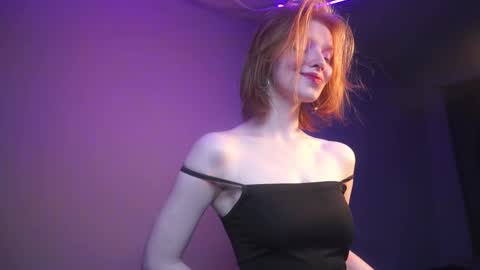 Snapshot of ginger_hugs chatting on September 27, 10:17 pm im expecting 350 thumbs up on my altar online show from September 27, 10:17 pm