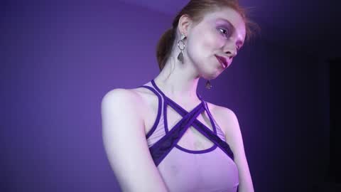 Snapshot of ginger_hugs chatting on December 2, 10:10 pm im expecting 350 thumbs up on my altar online show from December 2, 10:10 pm