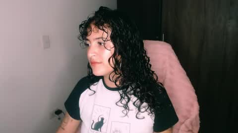 giny_bean online show from May 2, 3:32 am