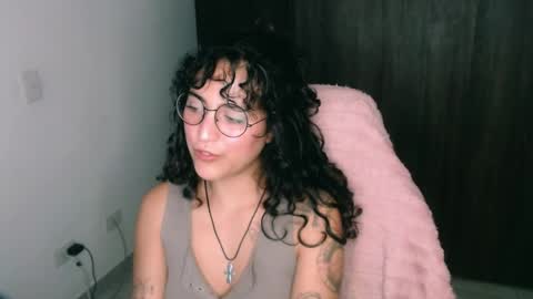 giny_bean online show from May 3, 3:32 am