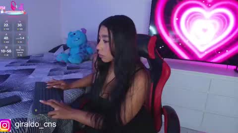 Snapshot of giraldo_cns chatting on October 15, 4:04 am Natii  online show from October 15, 4:04 am