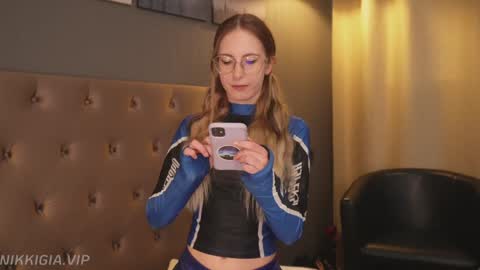 Nikki online show from October 12, 1:02 pm