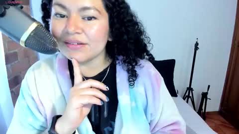 girl_inline online show from March 18, 6:35 pm