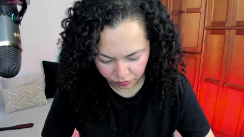 girl_inline online show from March 15, 10:45 pm