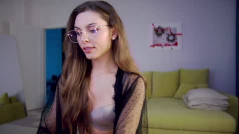 Snapshot of girl_next_door19 chatting on December 23, 4:22 am Sabi ------ online show from December 23, 4:22 am