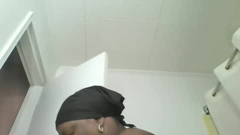 Lil Robyn online show from May 4, 12:14 am