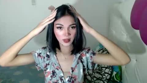 Snapshot of girlthatyouwantxx chatting on September 9, 5:51 am Divine online show from September 9, 5:51 am