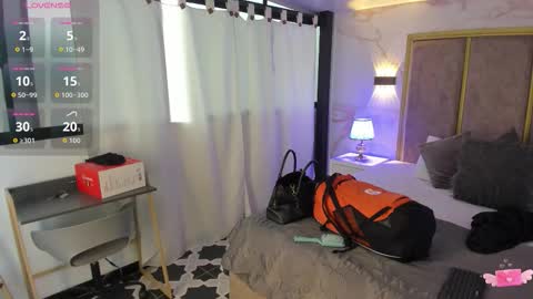 Snapshot of giselamaru chatting on September 12, 12:01 pm online show from September 12, 12:01 pm