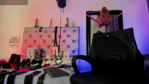 gisell taylor online show from May 6, 12:09 pm