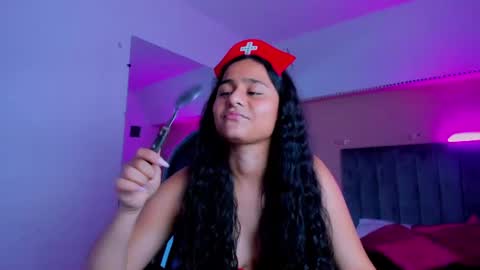 GISELLE ROLDAN online show from July 19, 4:04 am