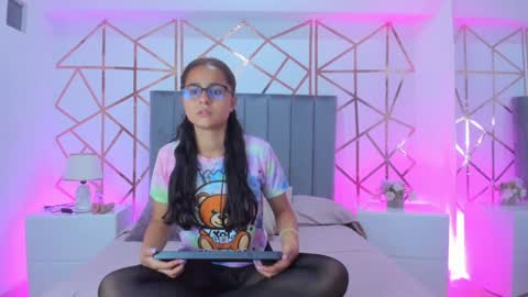 GISELLE ROLDAN online show from January 24, 11:59 am