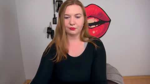 Snapshot of glamorousnikki chatting on October 21, 4:00 pm Nikki online show from October 21, 4:00 pm