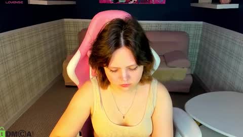 Snapshot of glimmer_goddesss chatting on October 14, 1:41 am glimmer_goddesss online show from October 14, 1:41 am