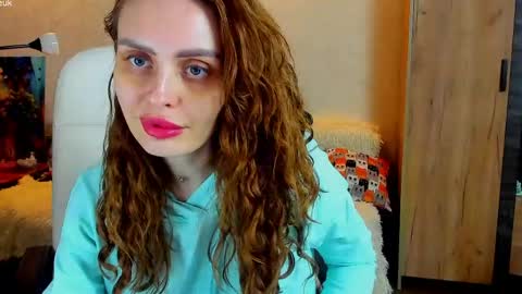 Gloria Wood online show from May 2, 6:00 pm
