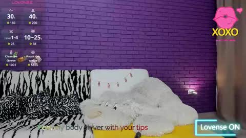 Mia online show from March 18, 6:02 pm