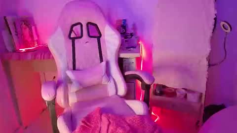 vee online show from May 13, 10:04 pm