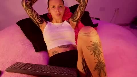 vee online show from March 7, 3:35 am