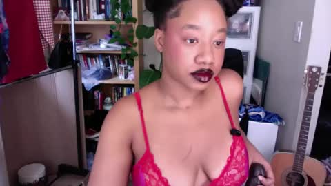 Snapshot of goddessdaisysky chatting on September 12, 10:06 pm Goddess Daisy Sky online show from September 12, 10:06 pm